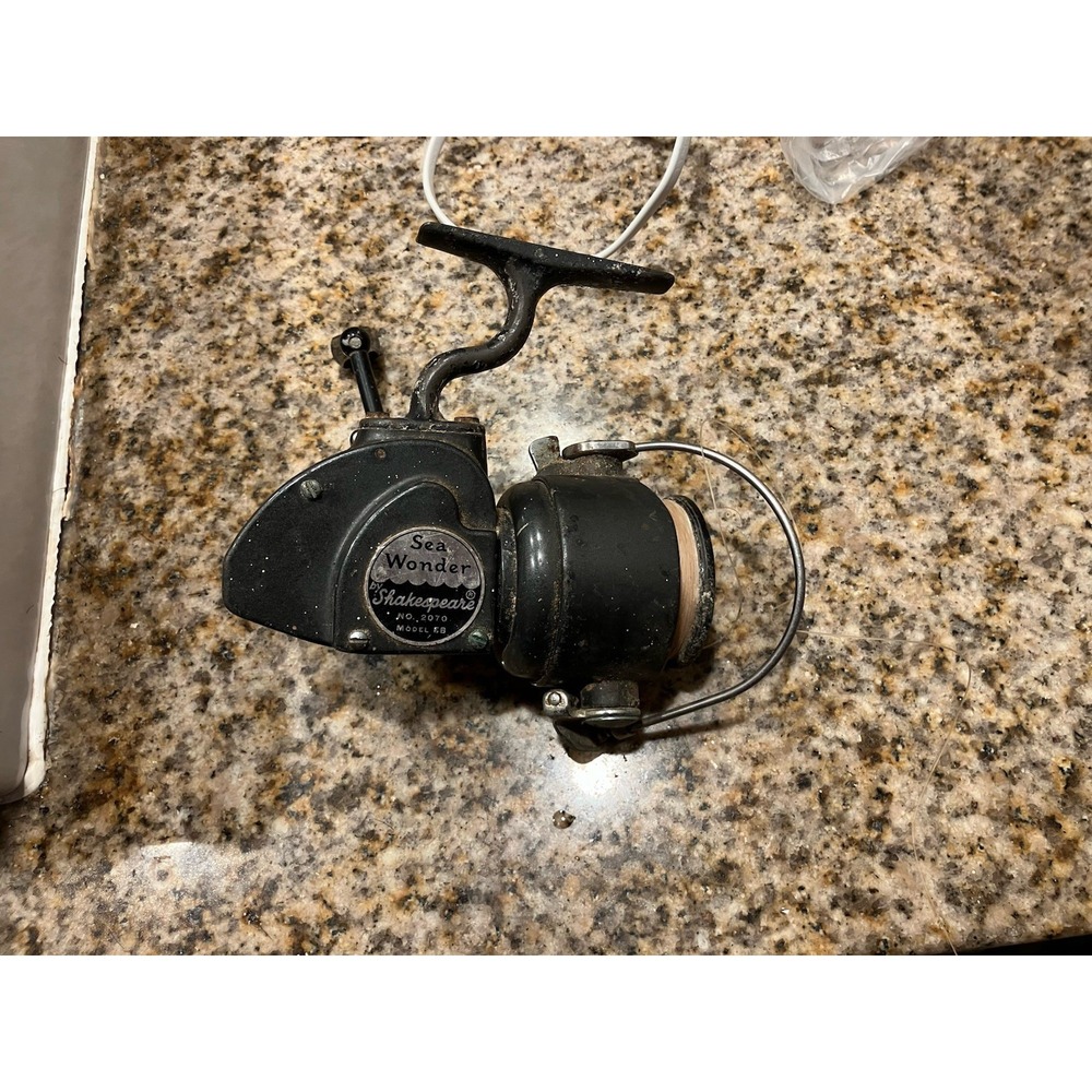 Vintage SHAKESPEARE Sea Wonder 2070 EJ Reel Made in USA Circa 1959 With Line